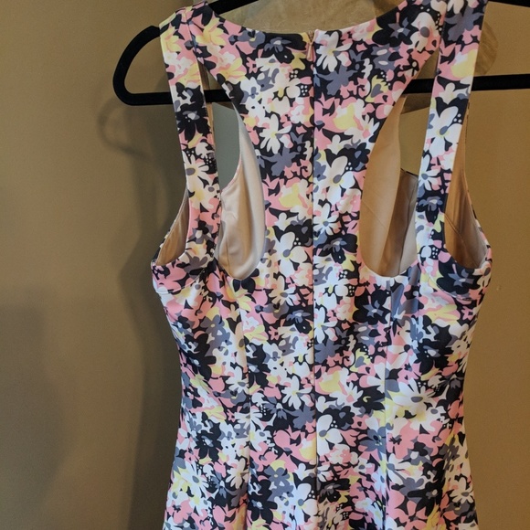 Dress - Picture 4 of 4